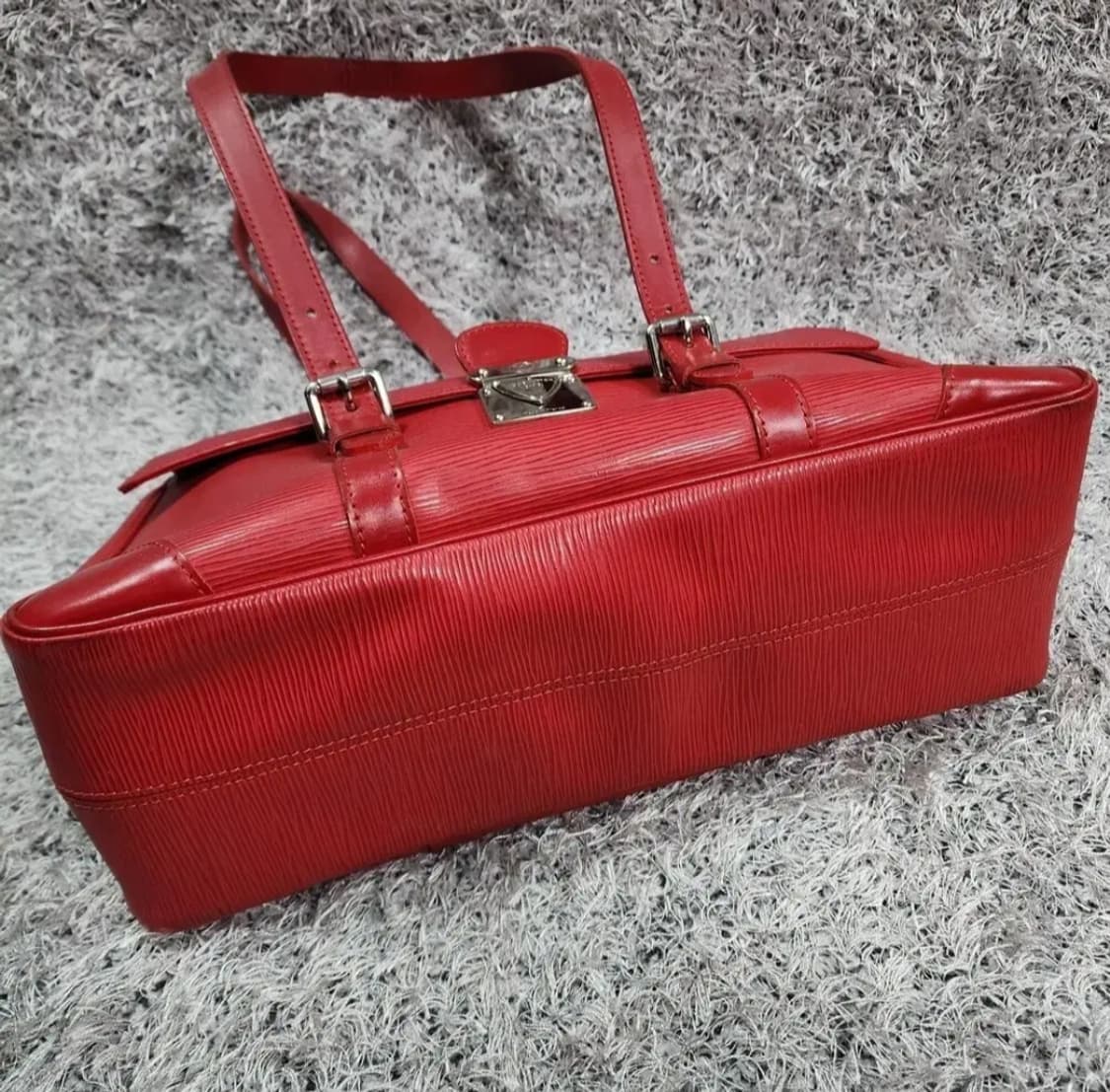 루이비통 에삐 숄더백 상품이미지4