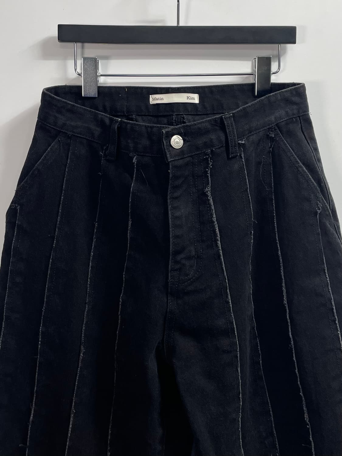 마땡킴 컷팅 루즈 블랙 데님팬츠 (onp.36) 상품이미지3