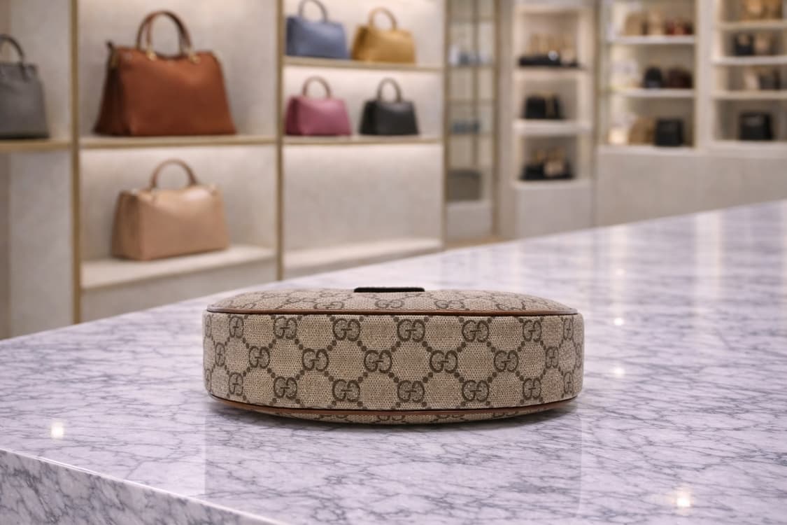 [S급] 구찌 인터로킹 G 하프문 숄더백 미니 베이지 판매합니다!!! 상품이미지3