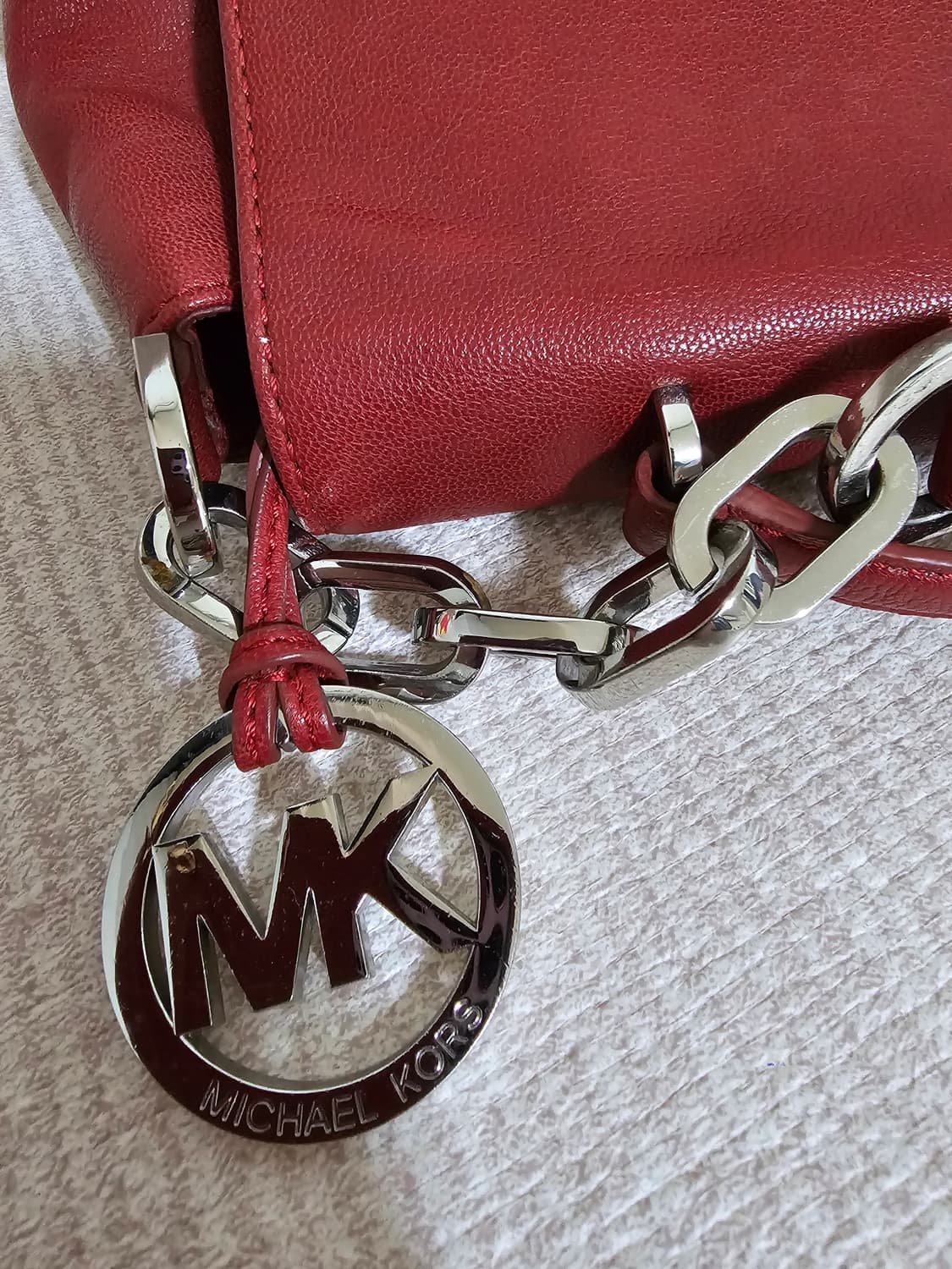 마이클코어스  버건디색상 소가죽 빈치지 숄더백 28*27*16 상품이미지3