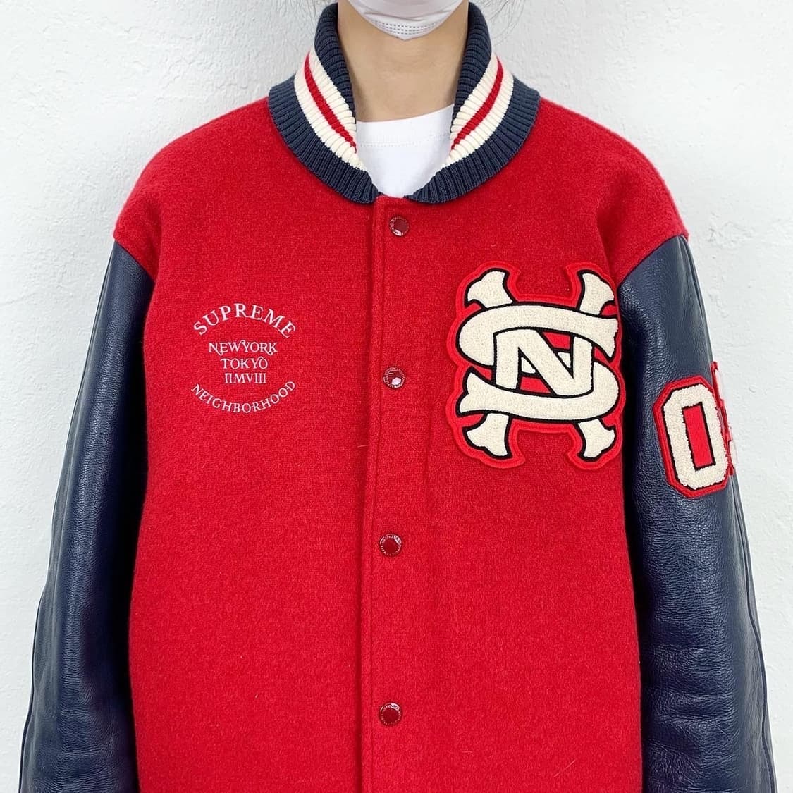슈프림 X 네이버후드 바시티 자켓 상품이미지1