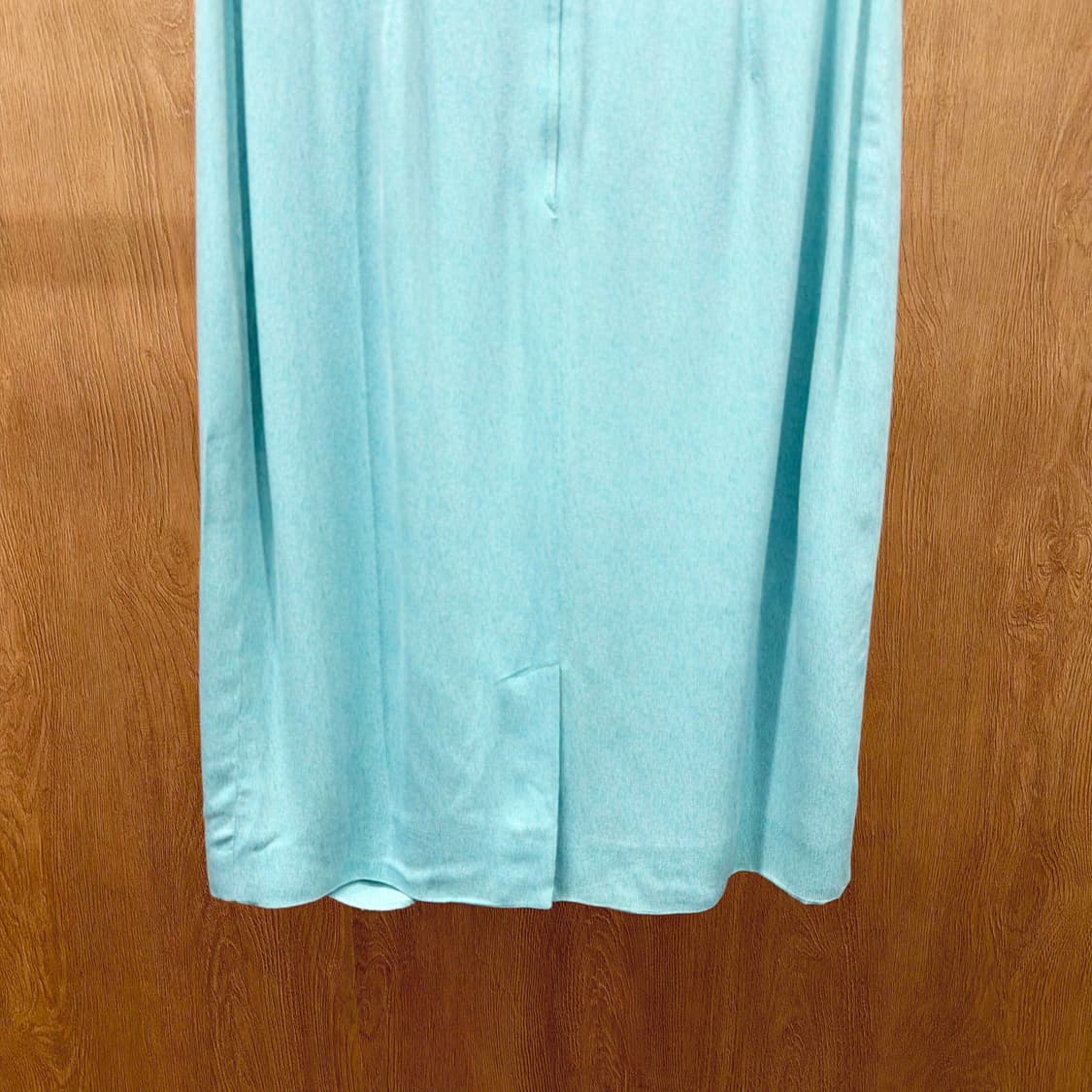 미쏘니 미디 스커트 프론트 슬릿 디테일 H라인 라이트 블루 상품이미지5