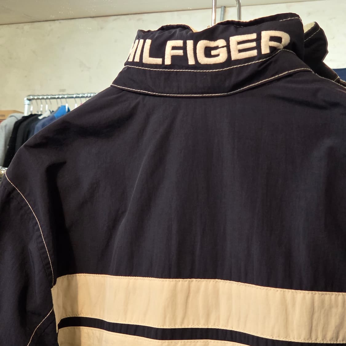 타미힐피거 네이비 배색 바람막이 점퍼 상품이미지7