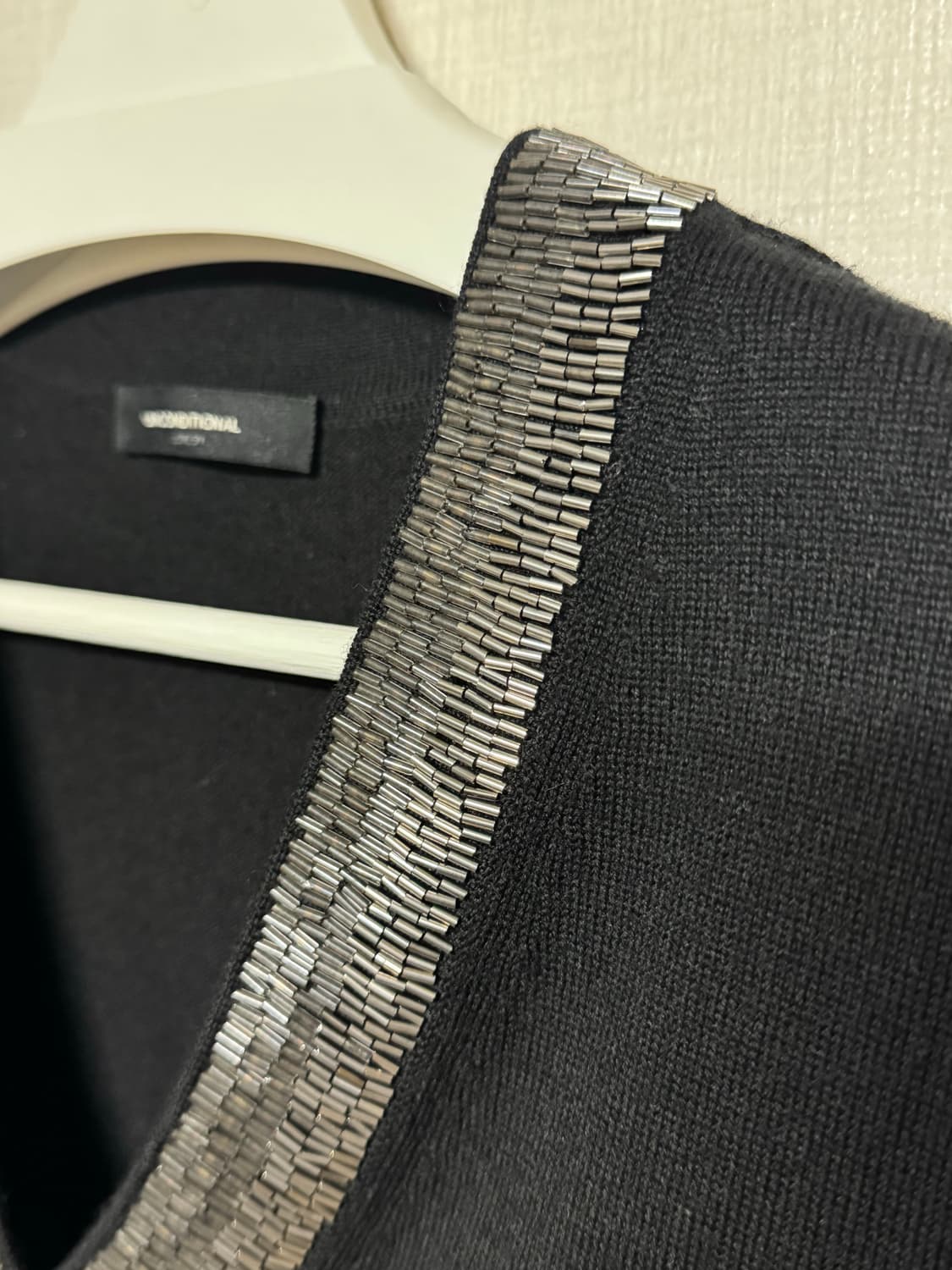 언컨디셔널 스팽글 V넥 니트 M 상품이미지3