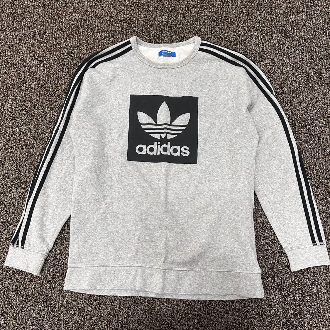 아디다스 맨투맨 그레이 100(L) 상품이미지1