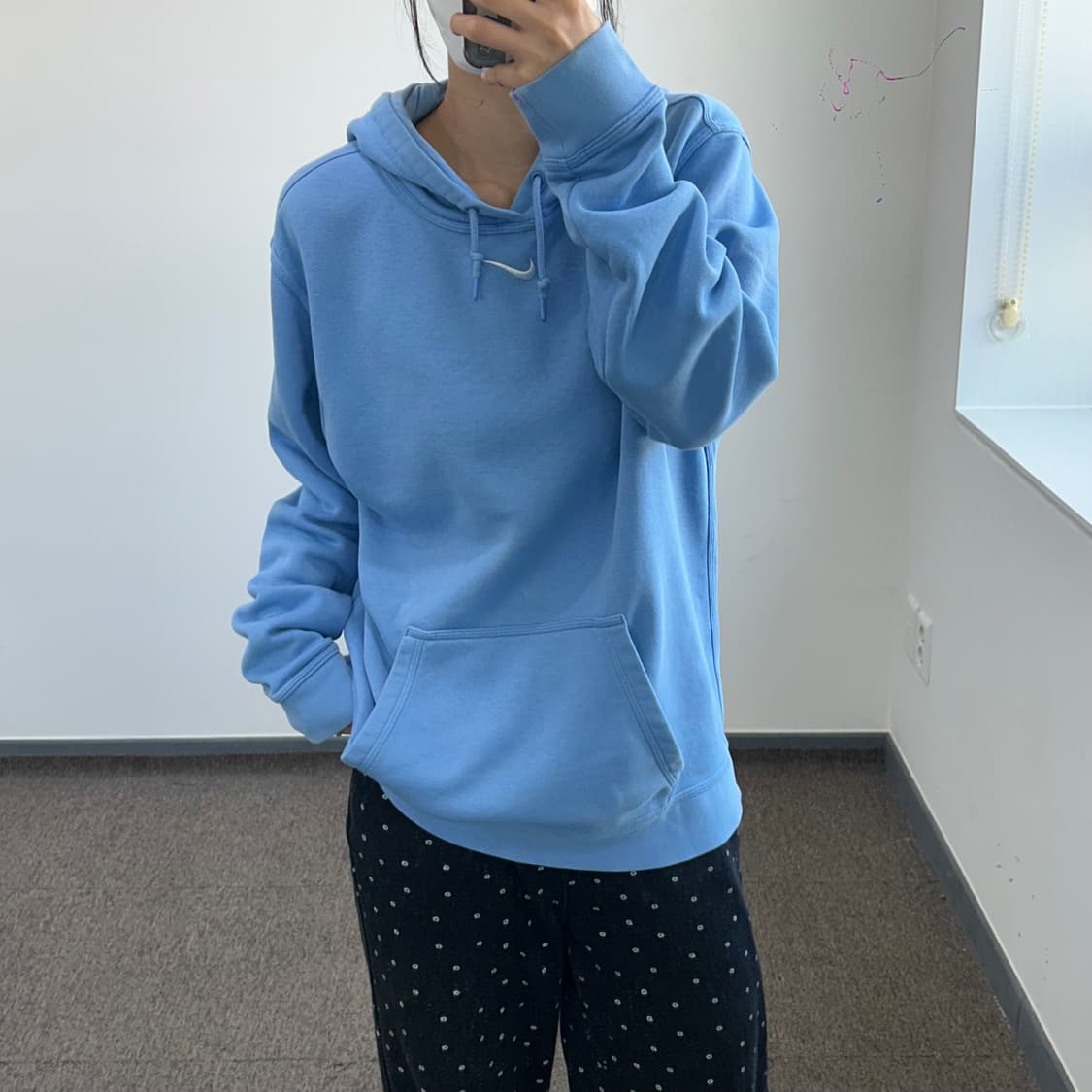 Nike 나이키 화이트 스우시 라이트 블루 후드티 상품이미지1