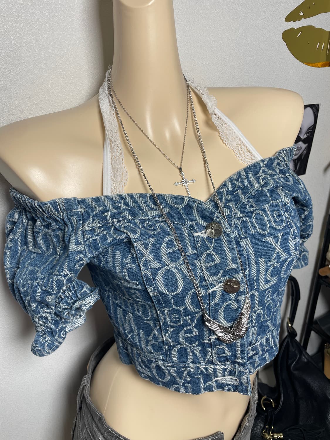 데님 오프숄더 레터링 나비 반팔 탑 상품이미지2