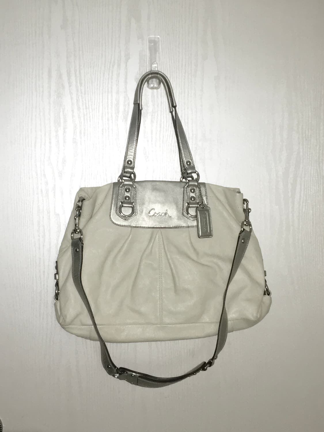 Coach vintage ivory &silver shoulder bag 상품이미지1