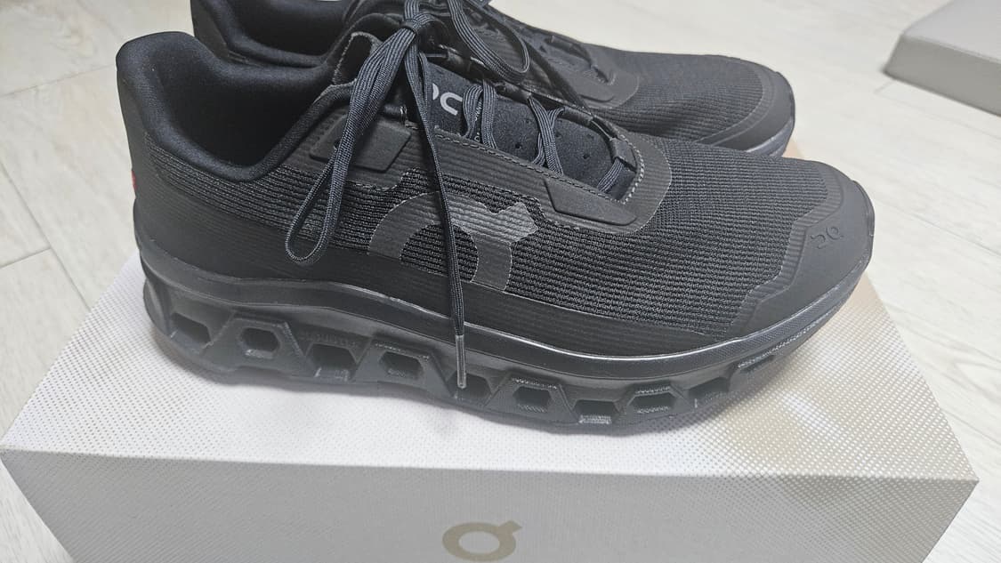 온 러닝 클라우드몬스터 보이드 블랙 265 상품이미지2