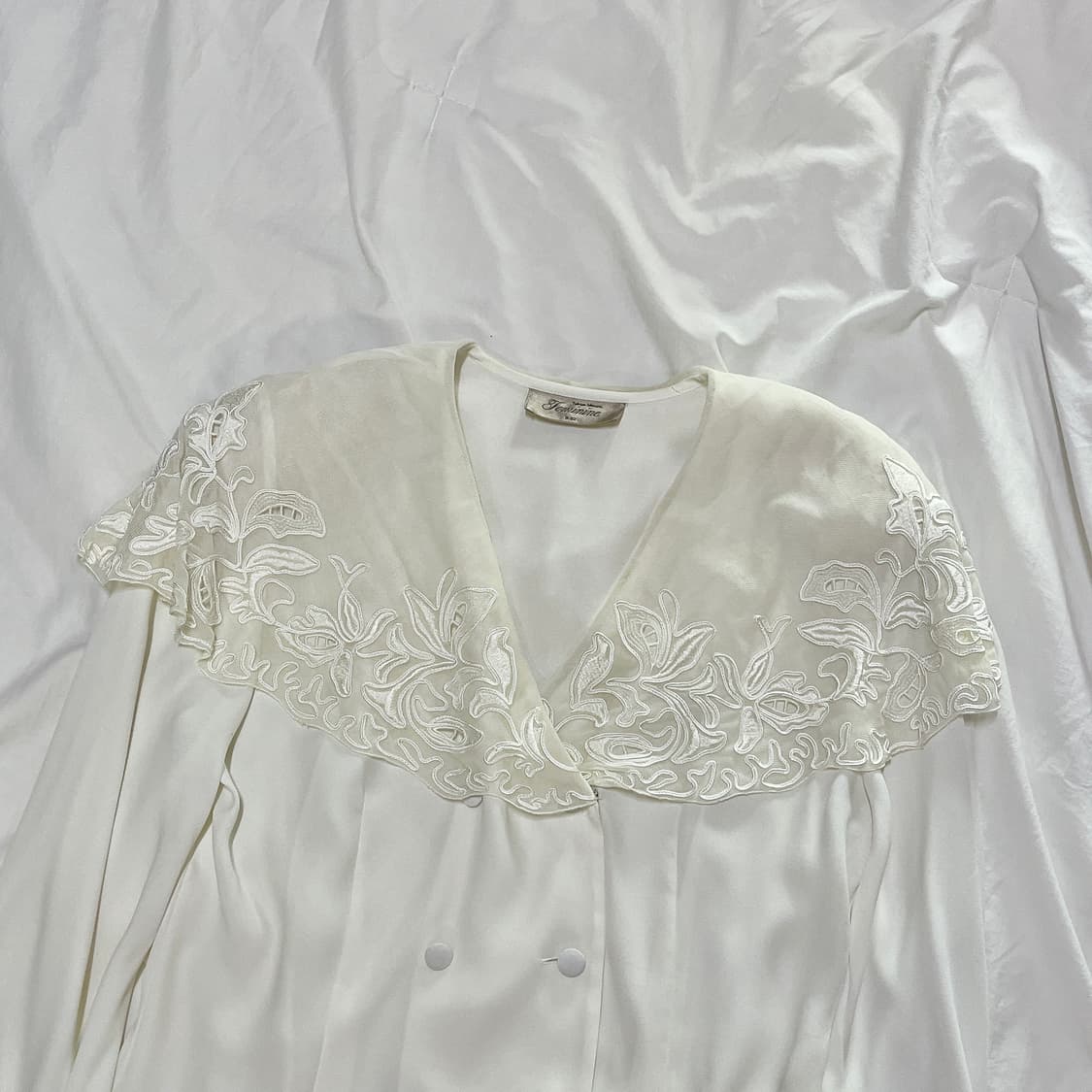 빈티지 ) 레이스 케이프 더블단추 블라우스 상품이미지1