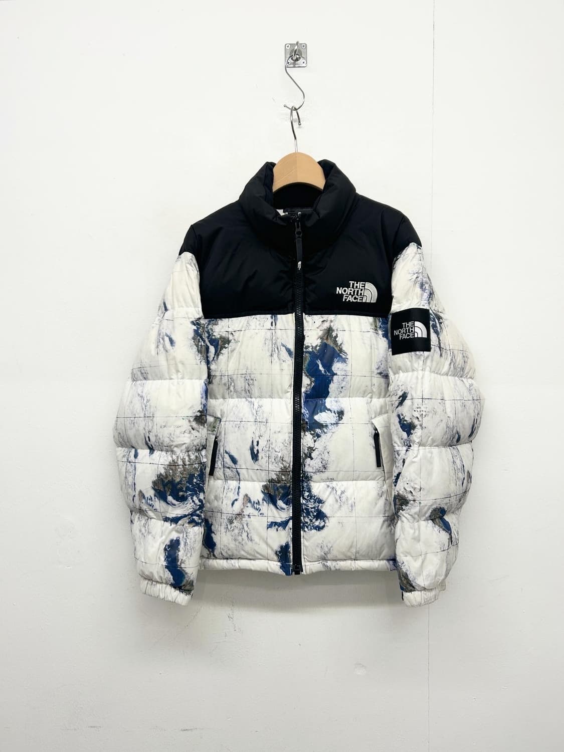 노스페이스 눕시 지구 패턴 패딩 상품이미지1