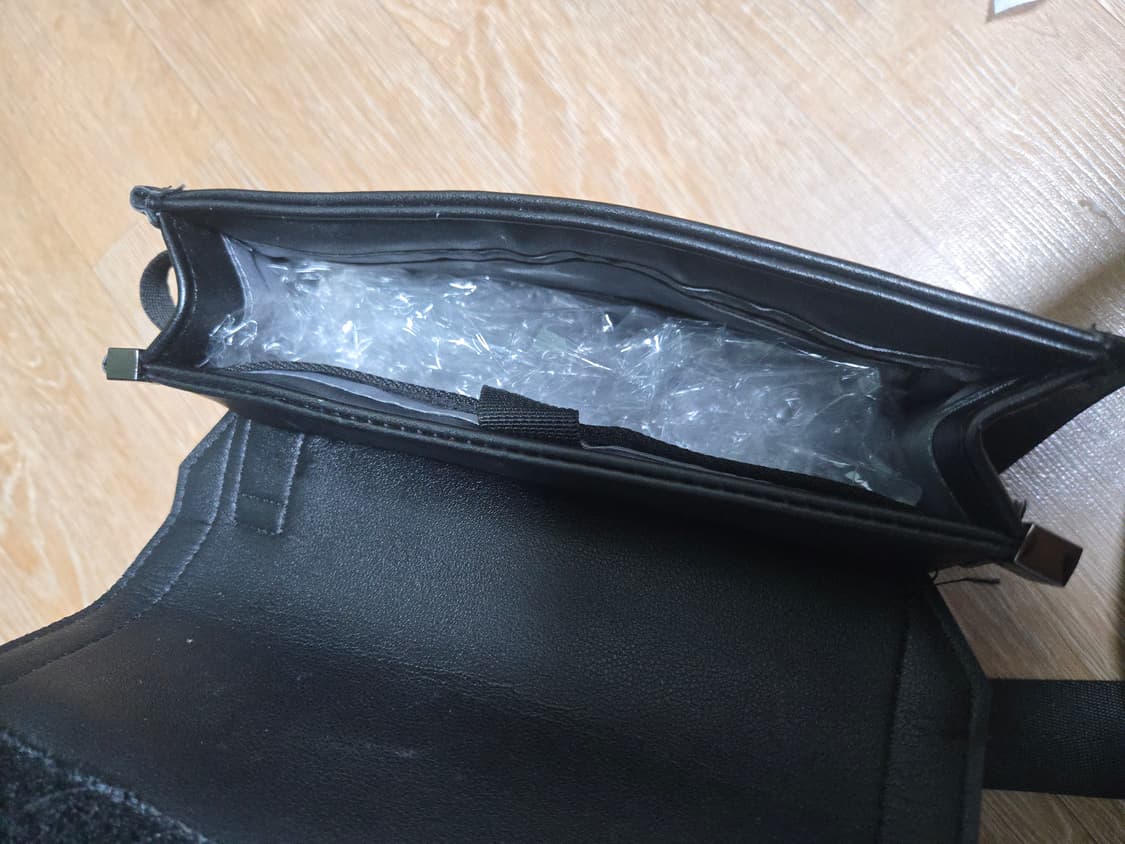 퀄팩 RECT01 비건레더 홀스터백 블랙 상품이미지4