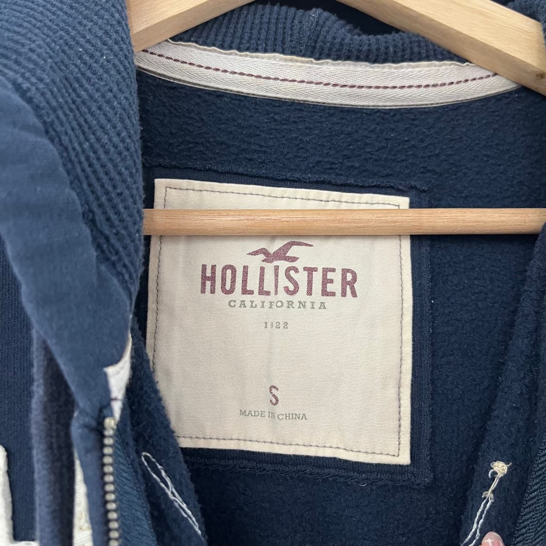 홀리스터 딱붙핏 자수로고 네이비 후드집업 상품이미지6