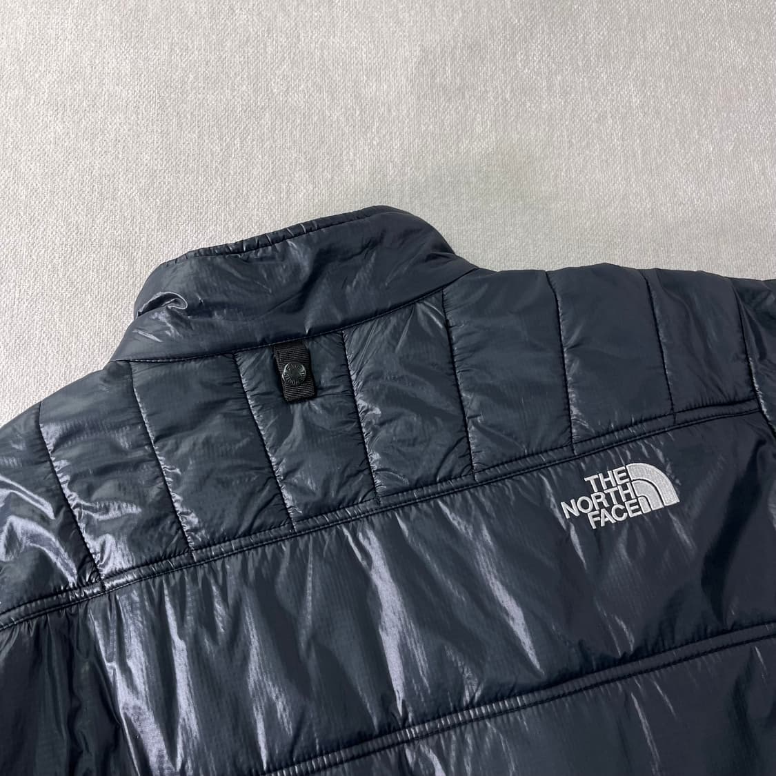 100 노스페이스 유광 경량 패딩 상품이미지4