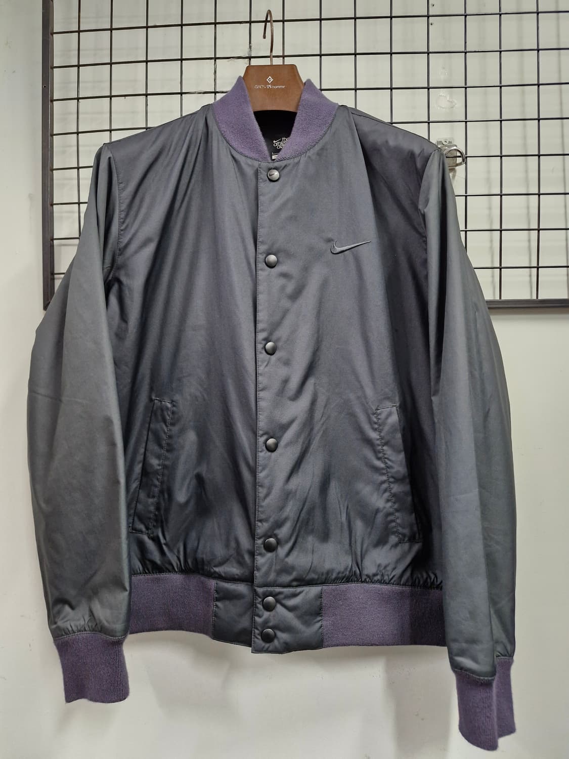 100L 나이키 솔로스우시 블랙 봄버 자켓. 상품이미지1