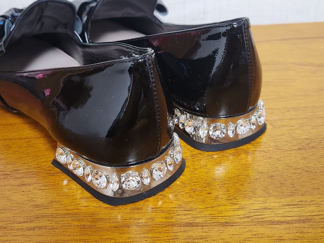 미우미우 리본 크리스탈 페이턴트 로퍼 36 상품이미지4