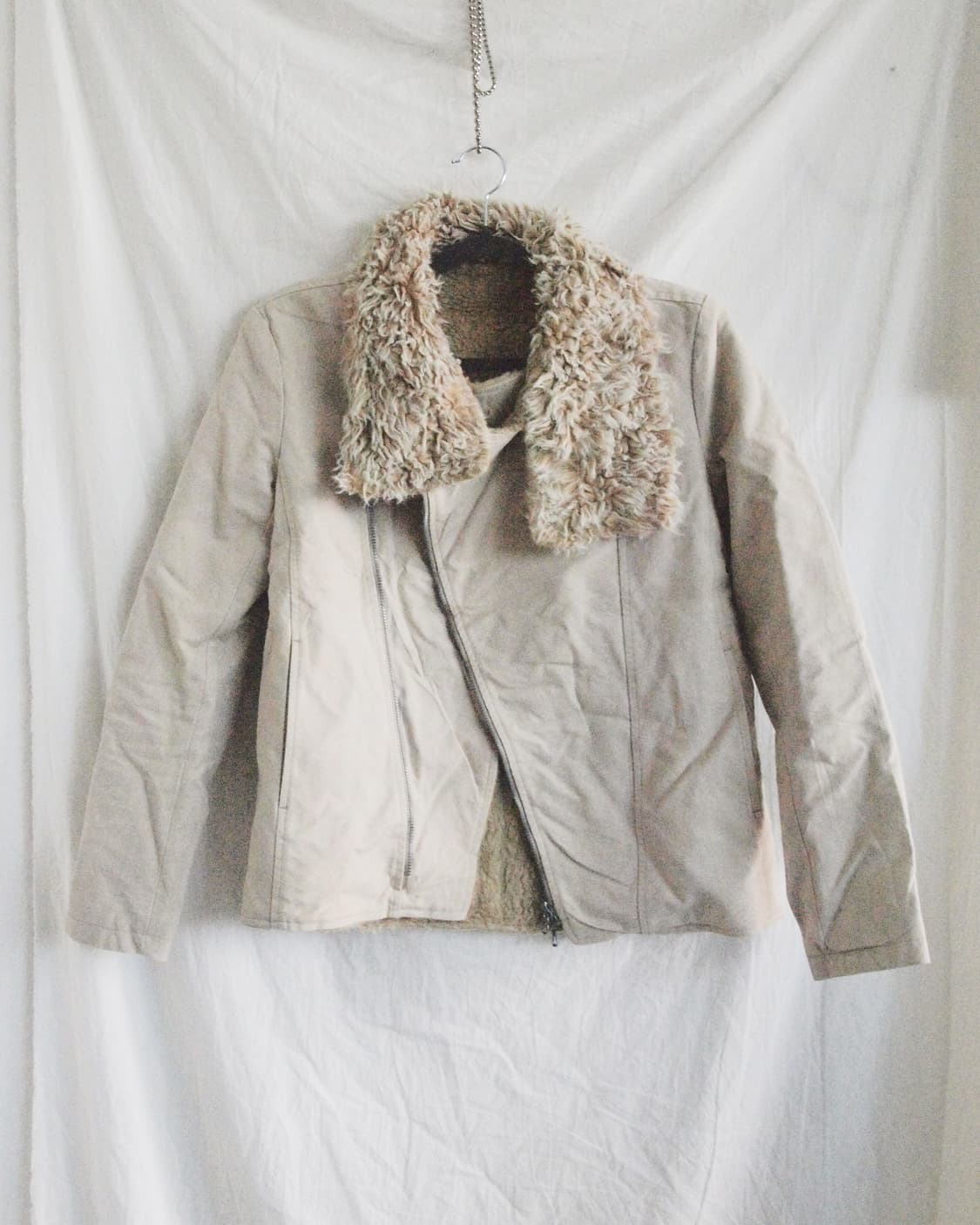 어태치먼트 초기 사선지퍼 하이넥 드레이프 자켓 상품이미지6