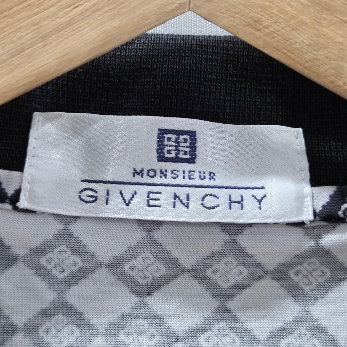 지방시 멀티로고 카라 반팔티 100  상품이미지3