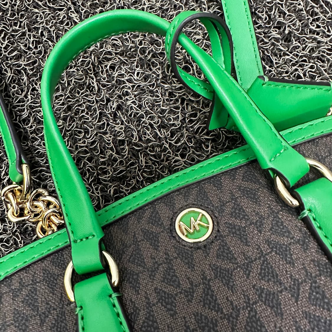 마이클코어스 시그니처 샹탈 여성 크로스백 그린 상품이미지4