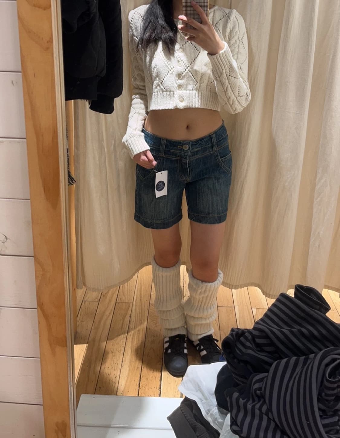 Brandy Melville charlotte denim shorts 상품이미지3
