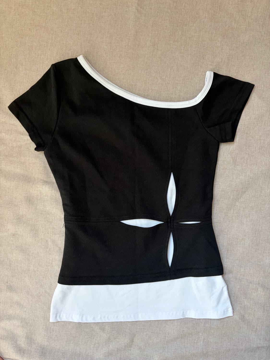 러브이즈트루 SM INCISION 원숄더 (BLACK) 상품이미지3