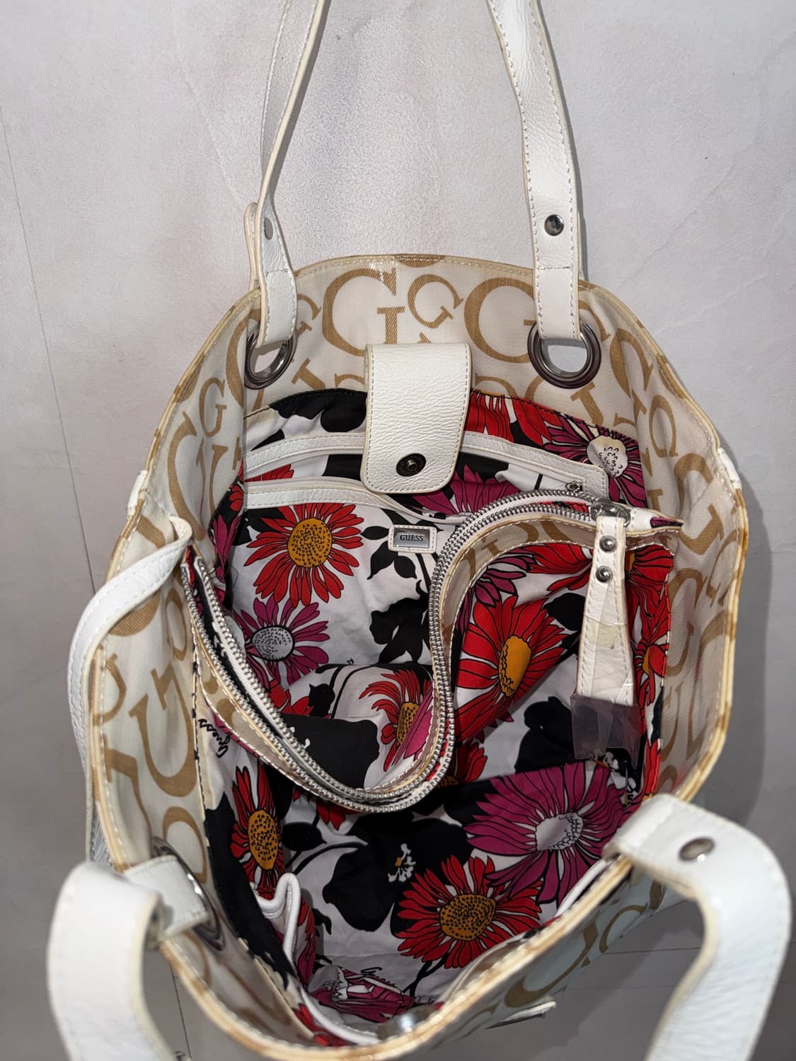 Guess ivory logo tote bag 상품이미지8