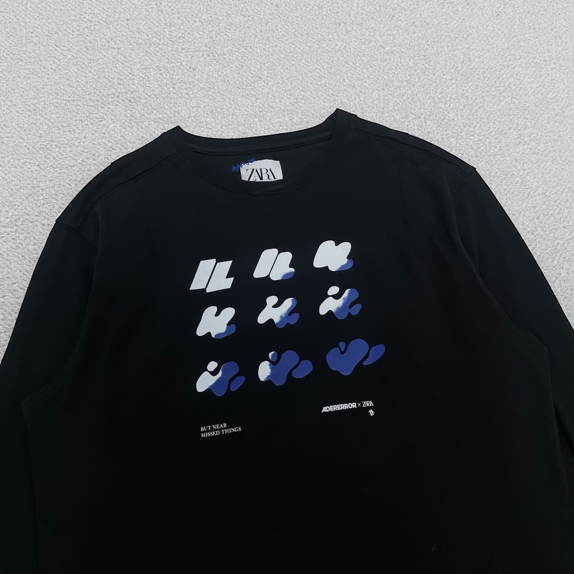 아더에러 x 자라 그래픽 롱슬리브 블랙 상품이미지2