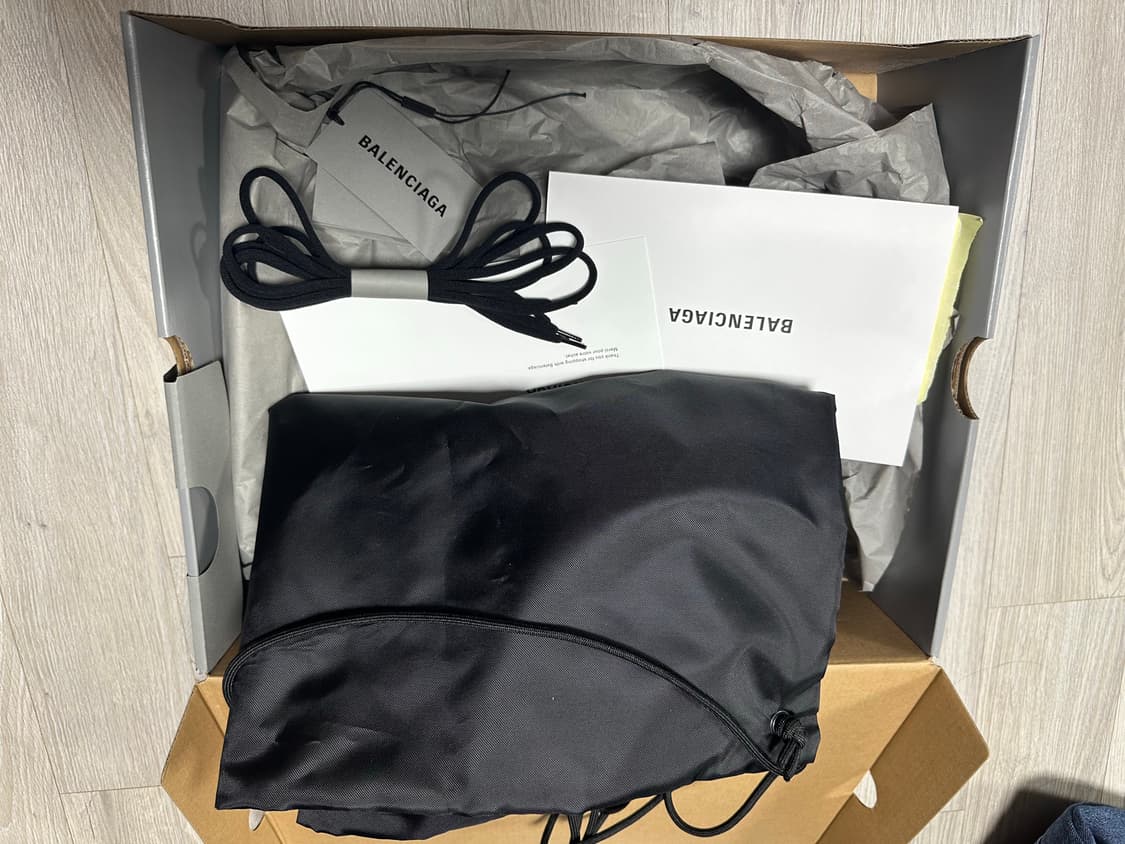 발렌시아가 디펜더 41 상품이미지4