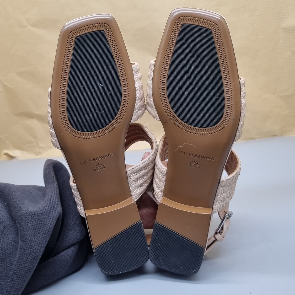 베라왕 여성샌들 실사이즈 250 굽3 상품이미지3