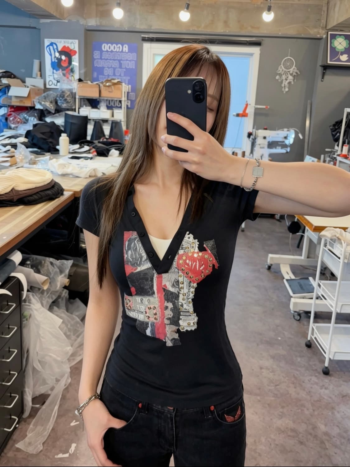 Dolce & Gabbana V-neck Graphic Tee Black 상품이미지4