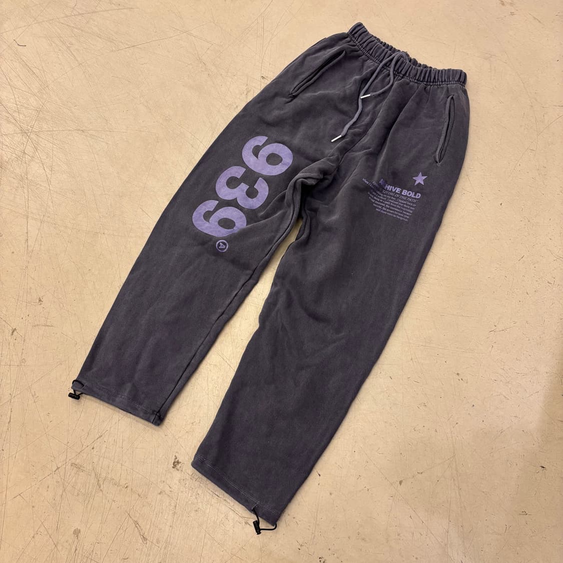 아카이브볼드 939 피그먼트 트레이닝 팬츠 상품이미지1