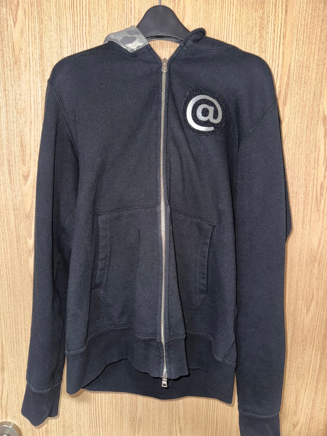 (유일매물 급처!!)메디콤토이 베어브릭 X 베이프 샤크후드 실버 M 상품이미지2