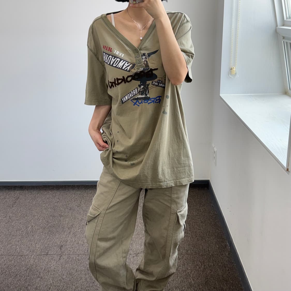 Fubu 후부 그래픽 포인트 브이 헨리넥 카키 반팔 상품이미지2