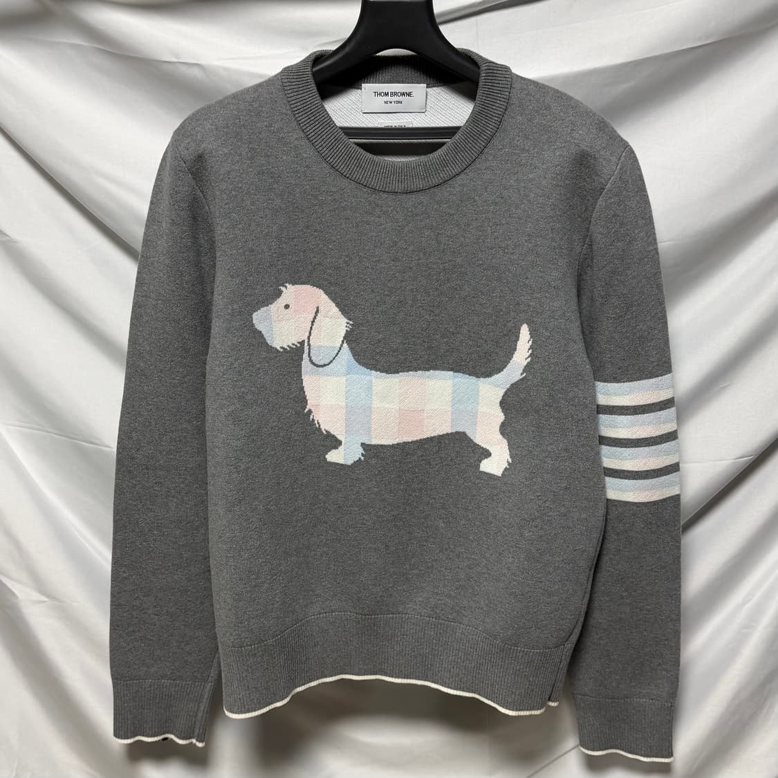 [S+급/4] 톰브라운 사선완장 헥터 니트 그레이 백화점판 상품이미지1