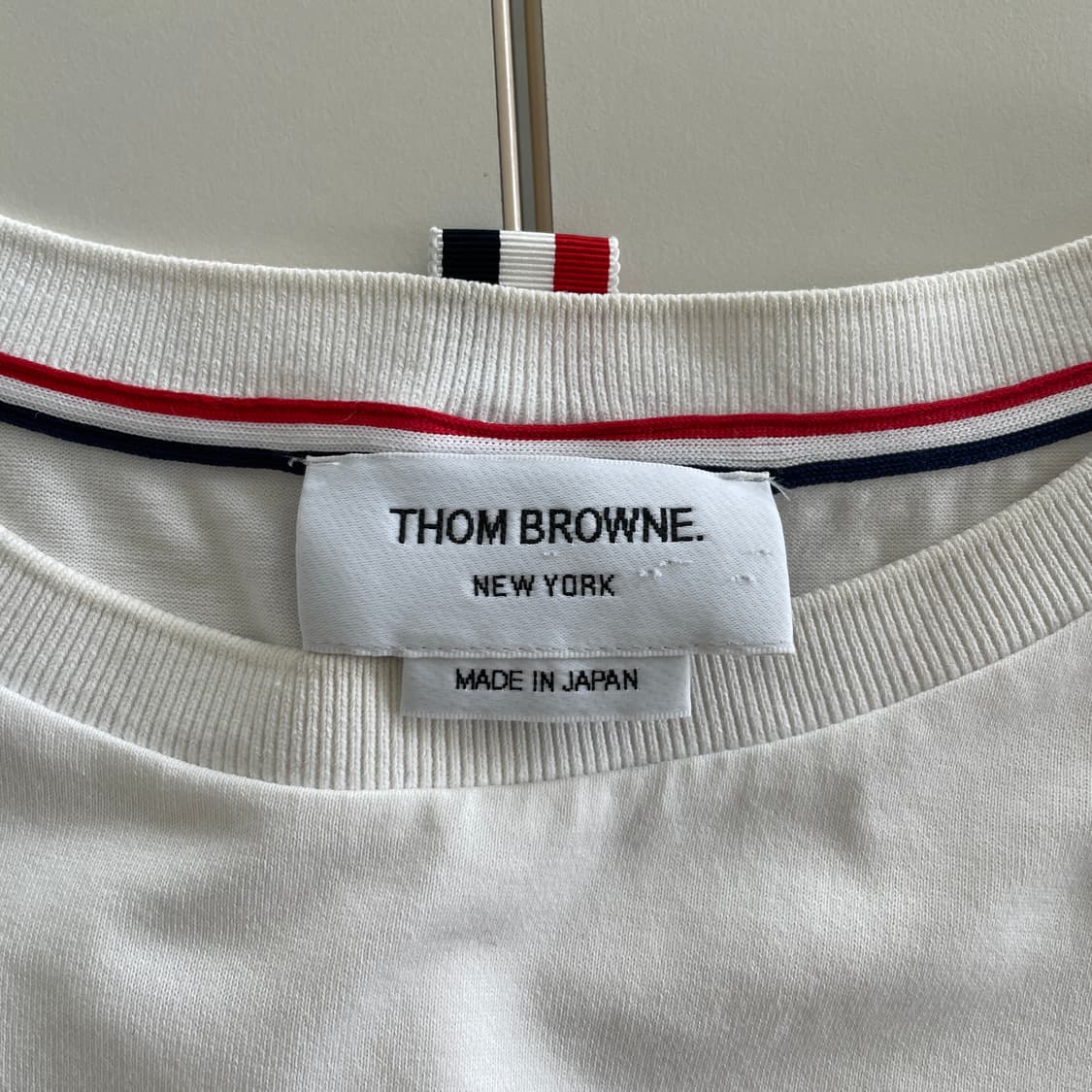 톰브라운 3,100 저지 릴렉스드 사이드 슬릿 화이트 반팔 티셔츠 상품이미지9