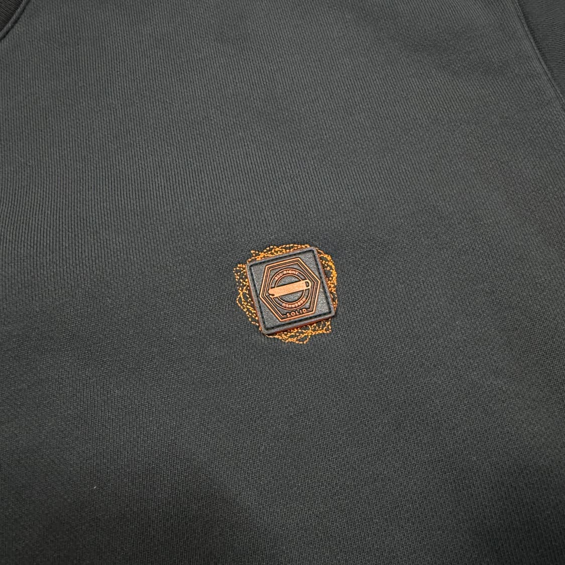 솔리드옴므 25FW 그라데이션 엠브로이더리 맨투맨 상품이미지7