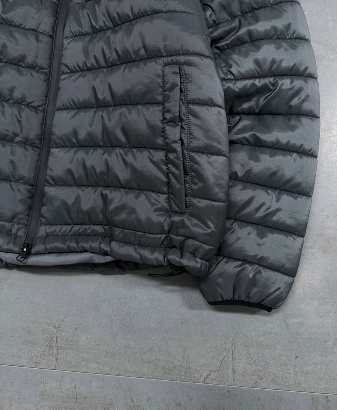 스투시 먹색 경량패딩 상품이미지4
