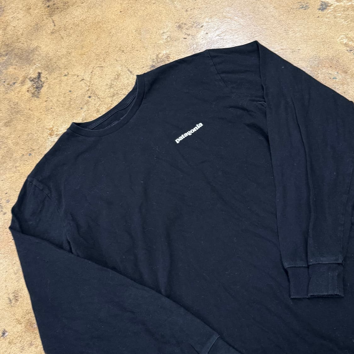 [정품/M] 파타고니아 백프린팅 긴팔티셔츠 블랙 b16 상품이미지1