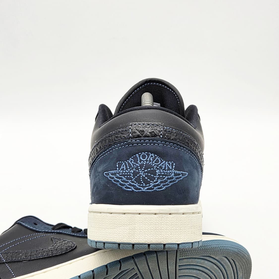 나이키 에어 조던1 로우 SE 블랙 다크 옵시디언 (290) 상품이미지2