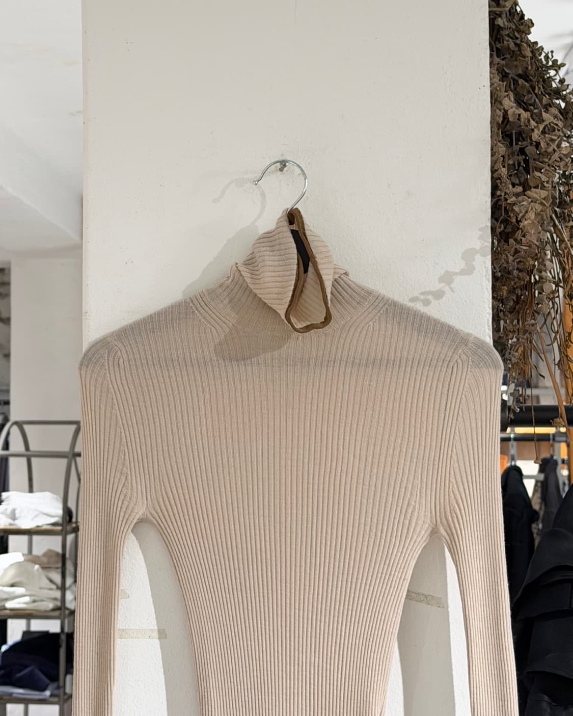 아크네 스튜디오 베이지 립 니트 터틀넥 탑 상품이미지4