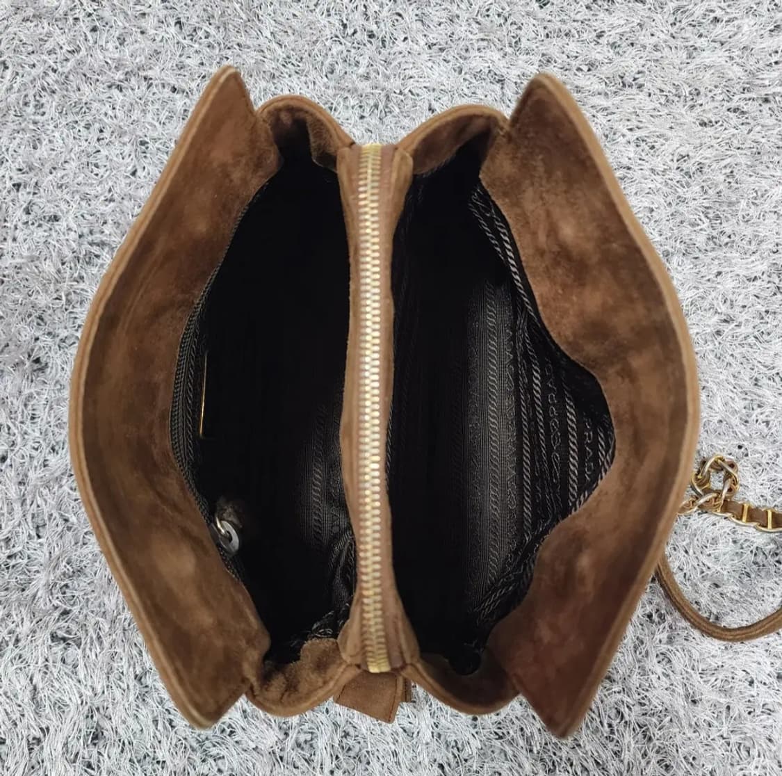 프라다 스웨이드 금장 체인 숄더백 상품이미지8