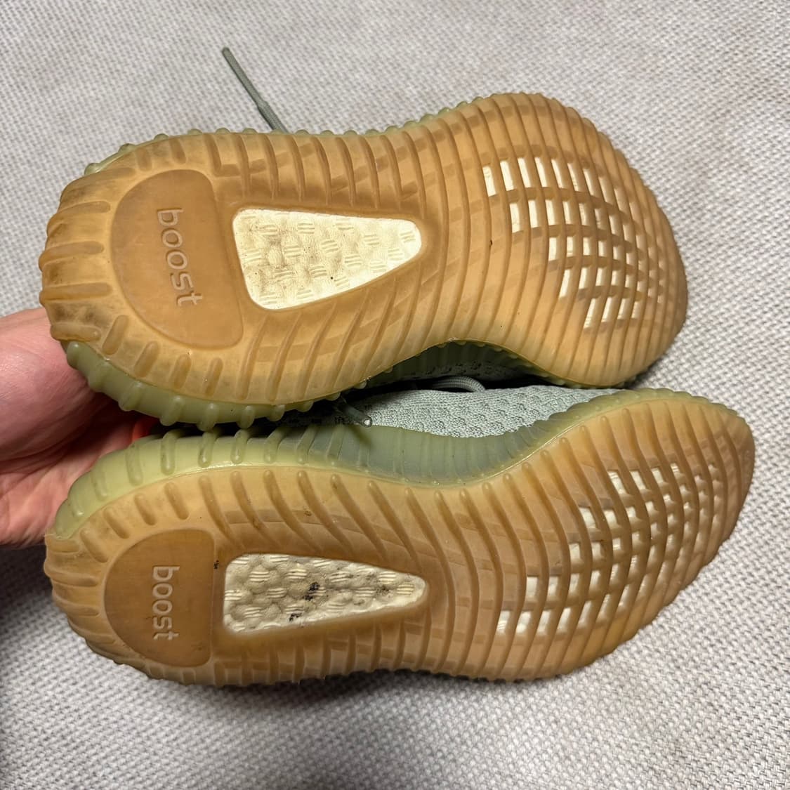 아디다스 이지 부스트 350 V2 데저트 세이지 상품이미지6