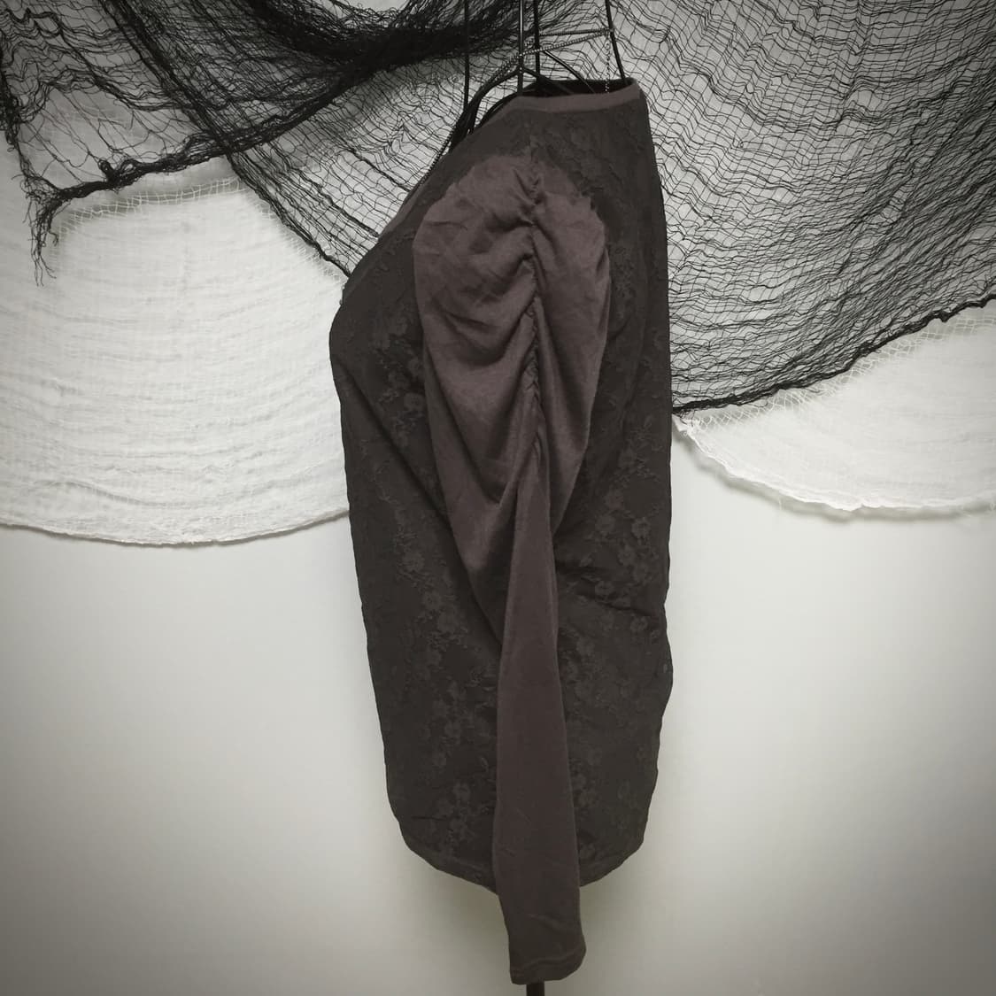 a.v.v brown lace detail shirring puff  T 상품이미지8