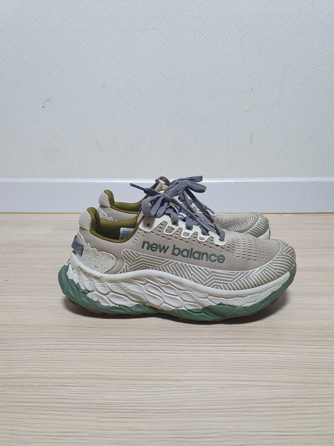 뉴발란스 프레쉬폼 모어 v3 트레일러닝화 260 상품이미지1