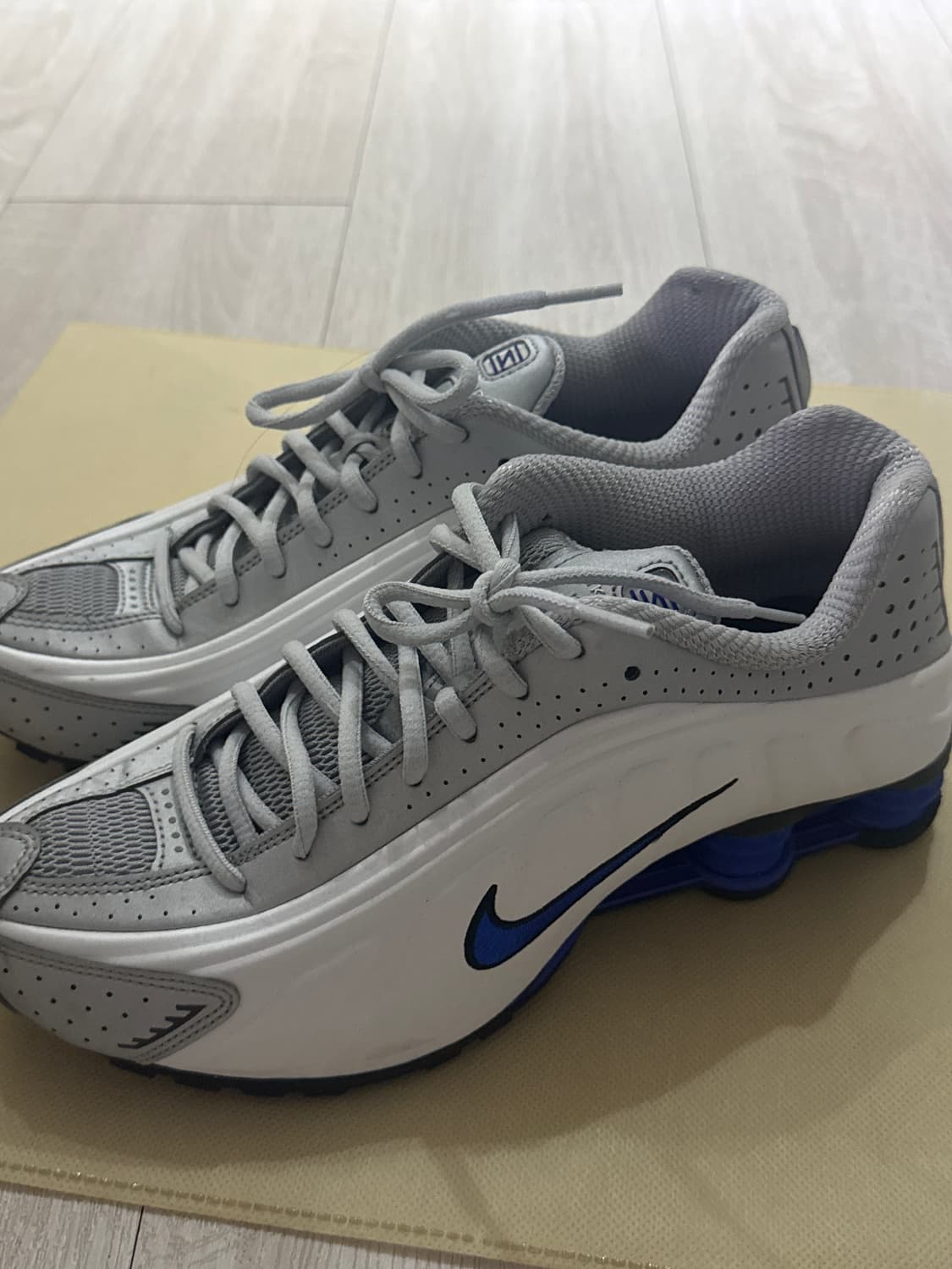 나이키 샥스 R4 화이트 레이서 블루 운동화 상품이미지1