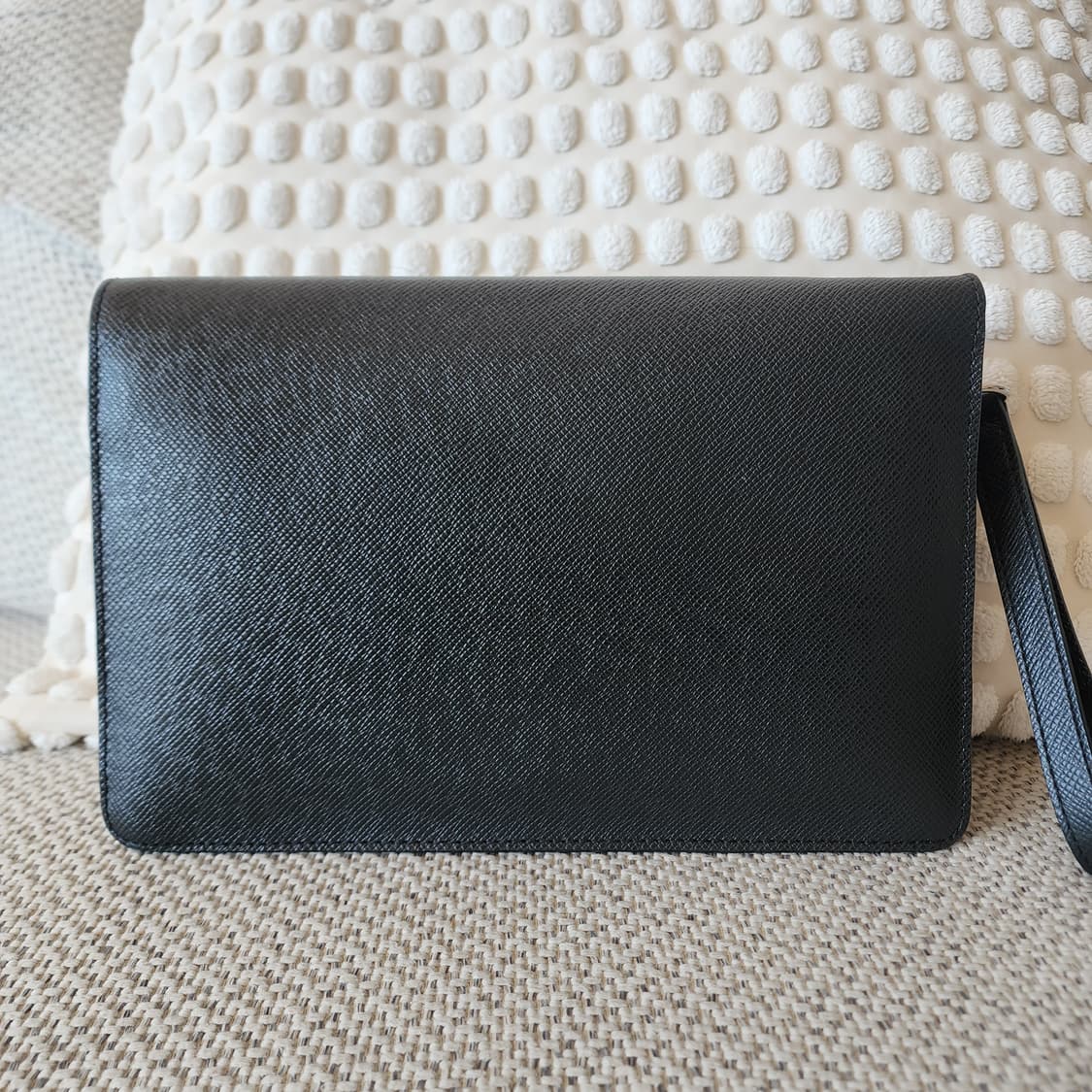 초민트급 루이비통 타이가 벨라야 클러치백 블랙 상품이미지5