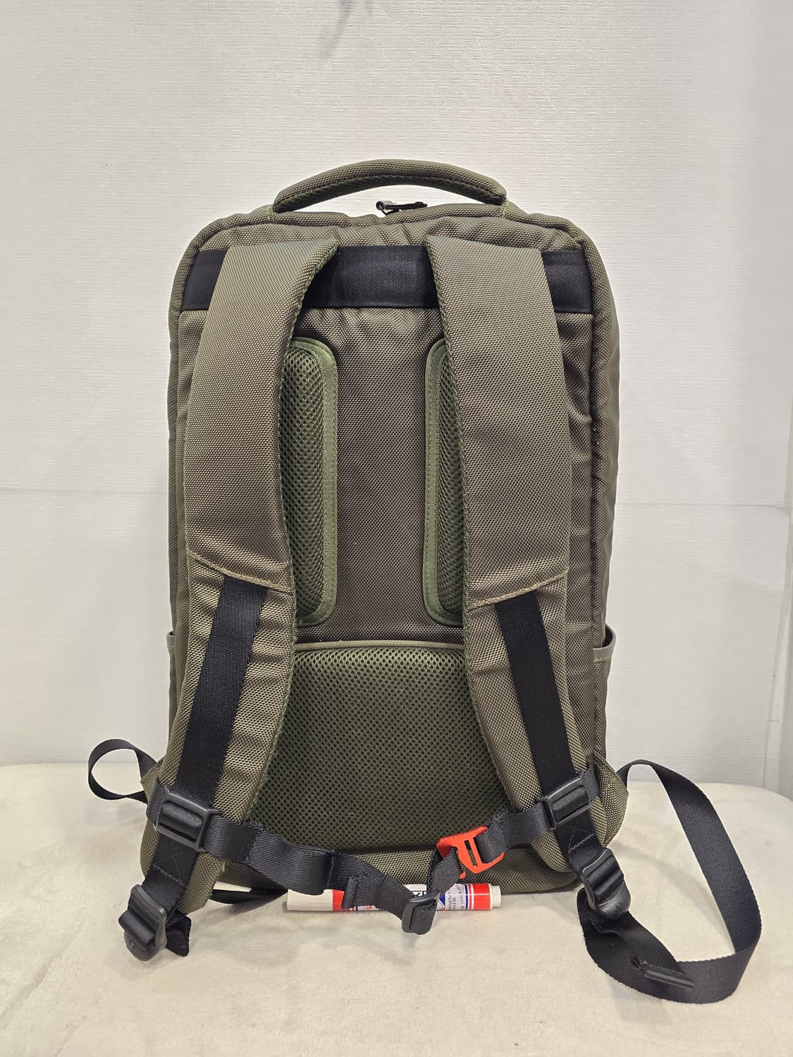 네파 카키색 백팩 상품이미지2