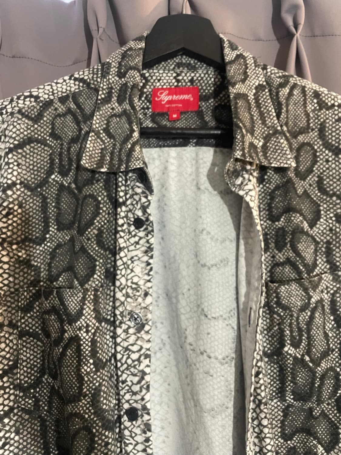 Supreme python shirts 슈프림 파이톤 뱀피 셔츠 상품이미지2