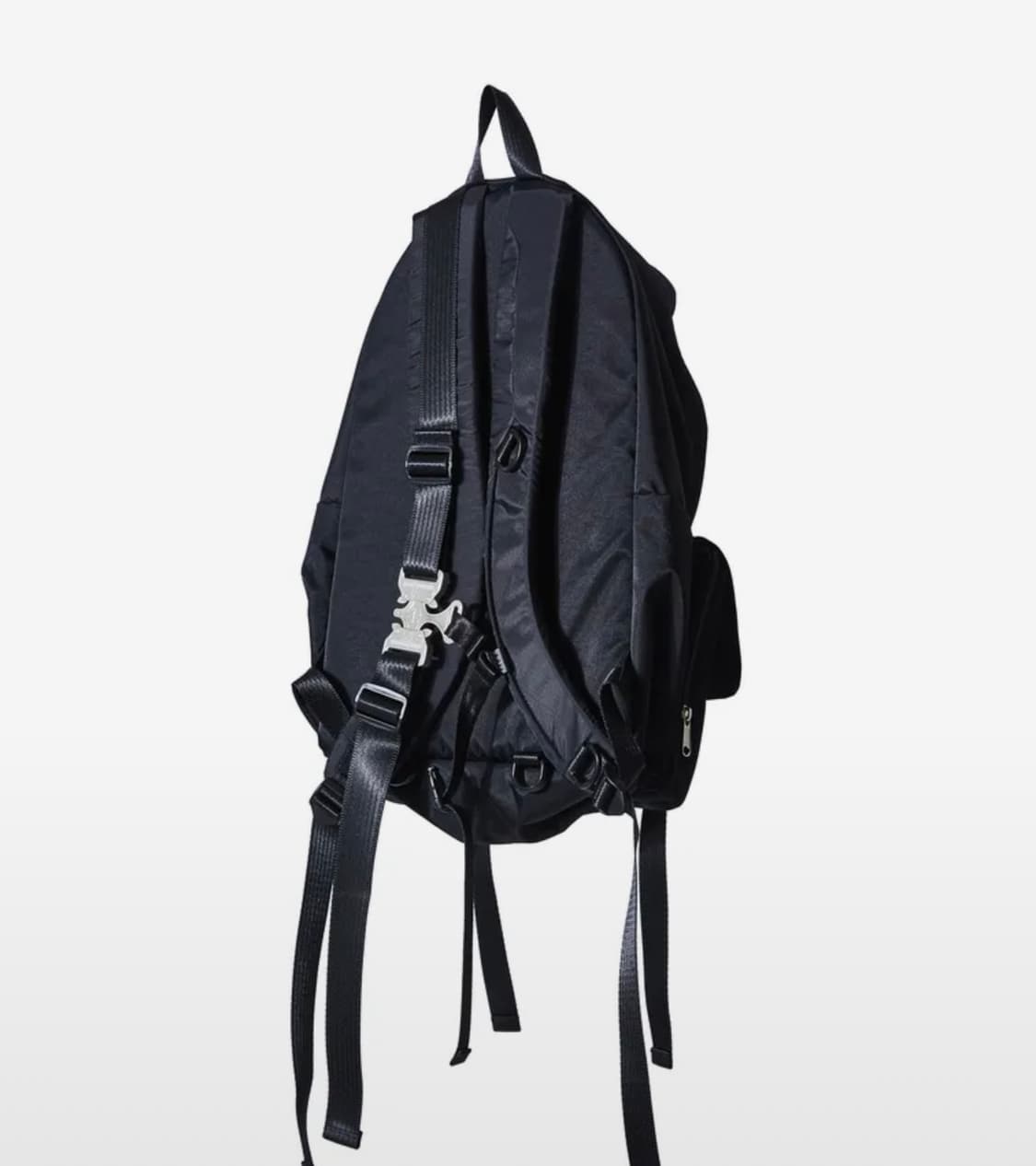 이우가마카라스 버클 백팩 구매합니다 상품이미지1