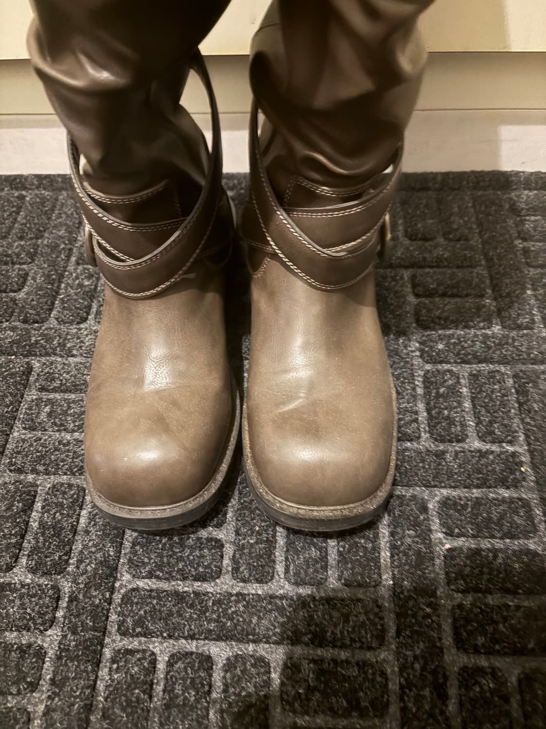 기호 raven foldable buckle boots grey 상품이미지5